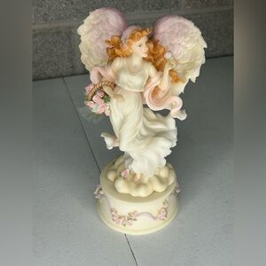 Seraphim Classics 2001 Limited Edition “Rose” w/ Base #81827